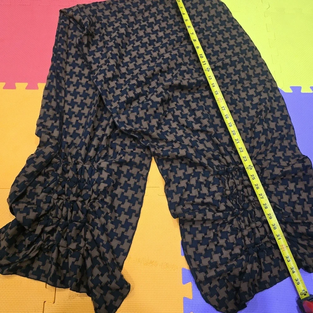 Vintage Brown & Black Houndstooth Scarf with Ruched Bubble‎ Texture & Fabric...